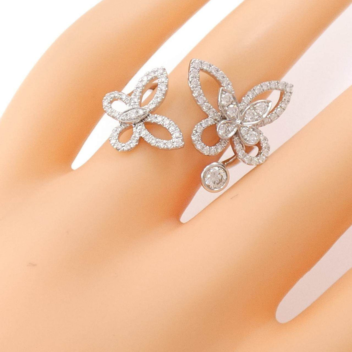 Graff Mini Butterfly Silhouette 18K White Gold Diamond Ring – packaging