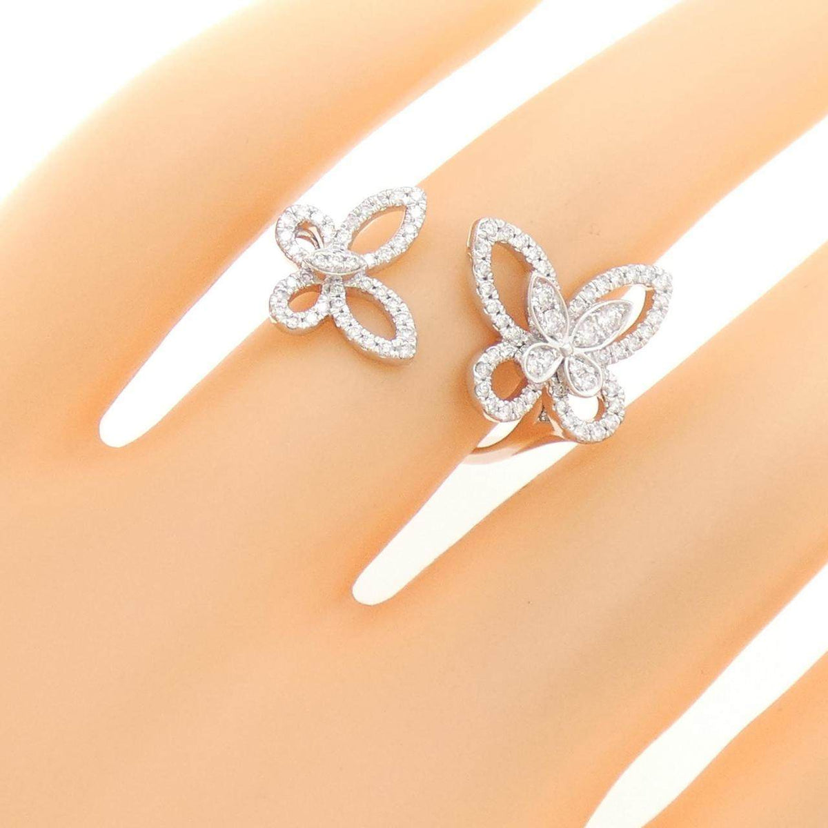 Graff Double Butterfly Silhouette 18K White Gold Diamond Ring – packaging