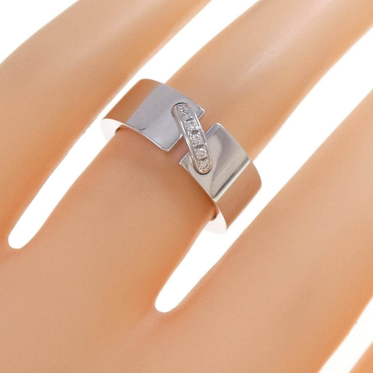 Chaumet Leanne Small 18K White Gold Diamond Ring – packaging