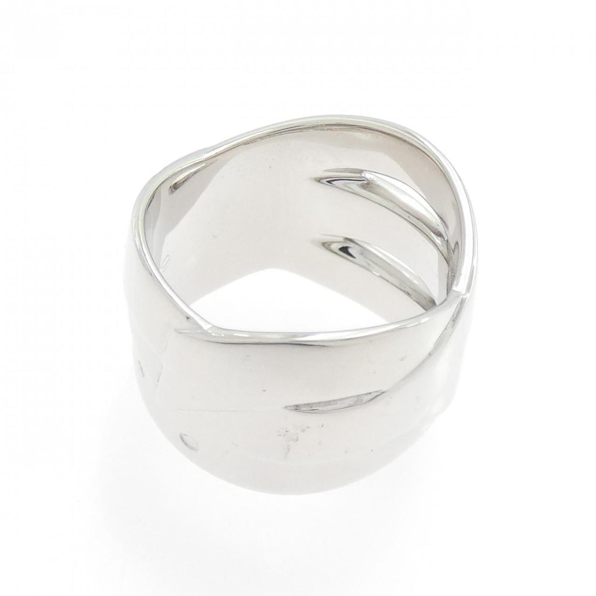 Chanel Bolduc 18K White Gold Diamond Ring – top view