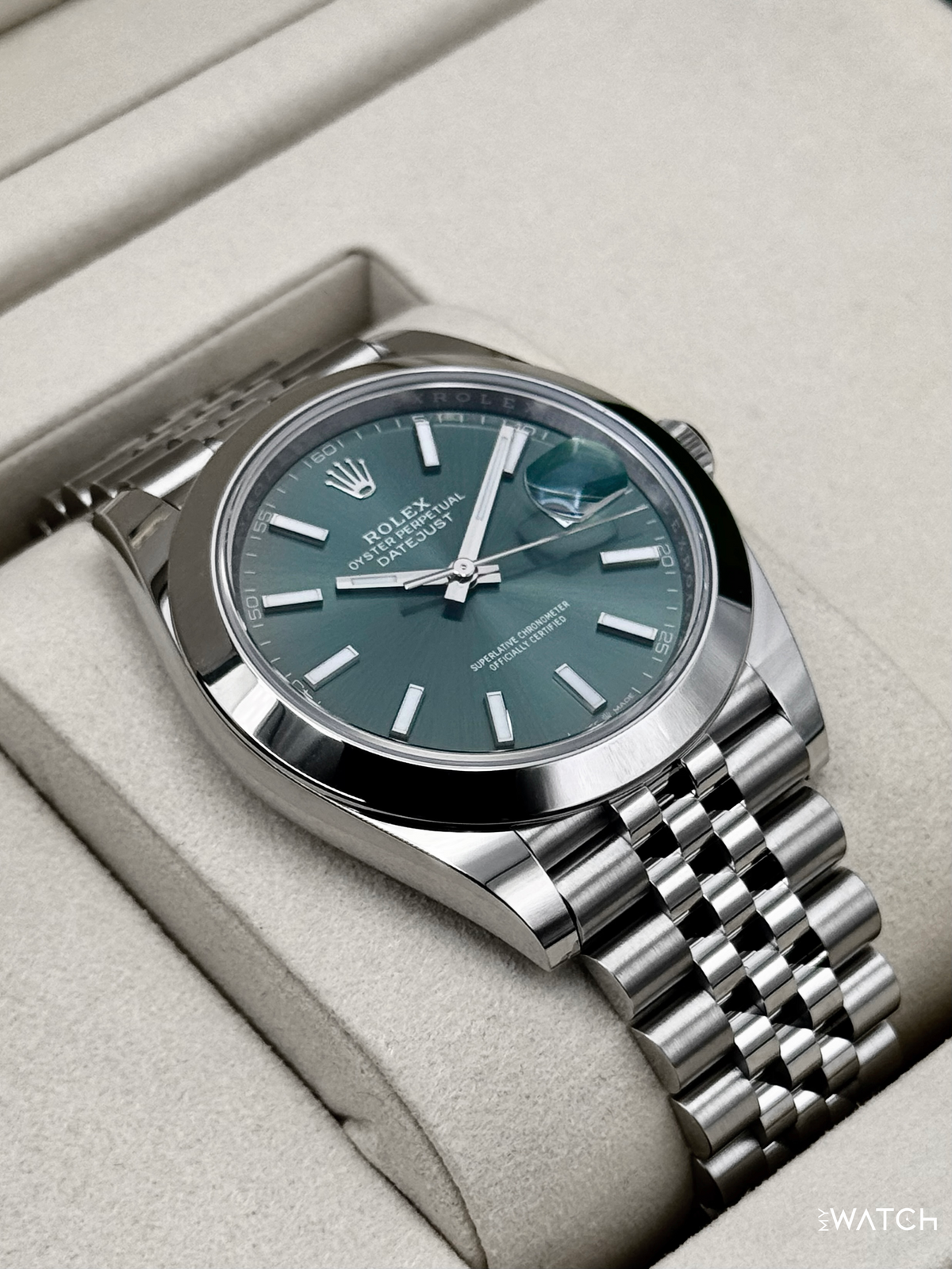 Rolex Datejust 41mm 126300 Stainless Steel Jubilee Green Dial – on the wrist