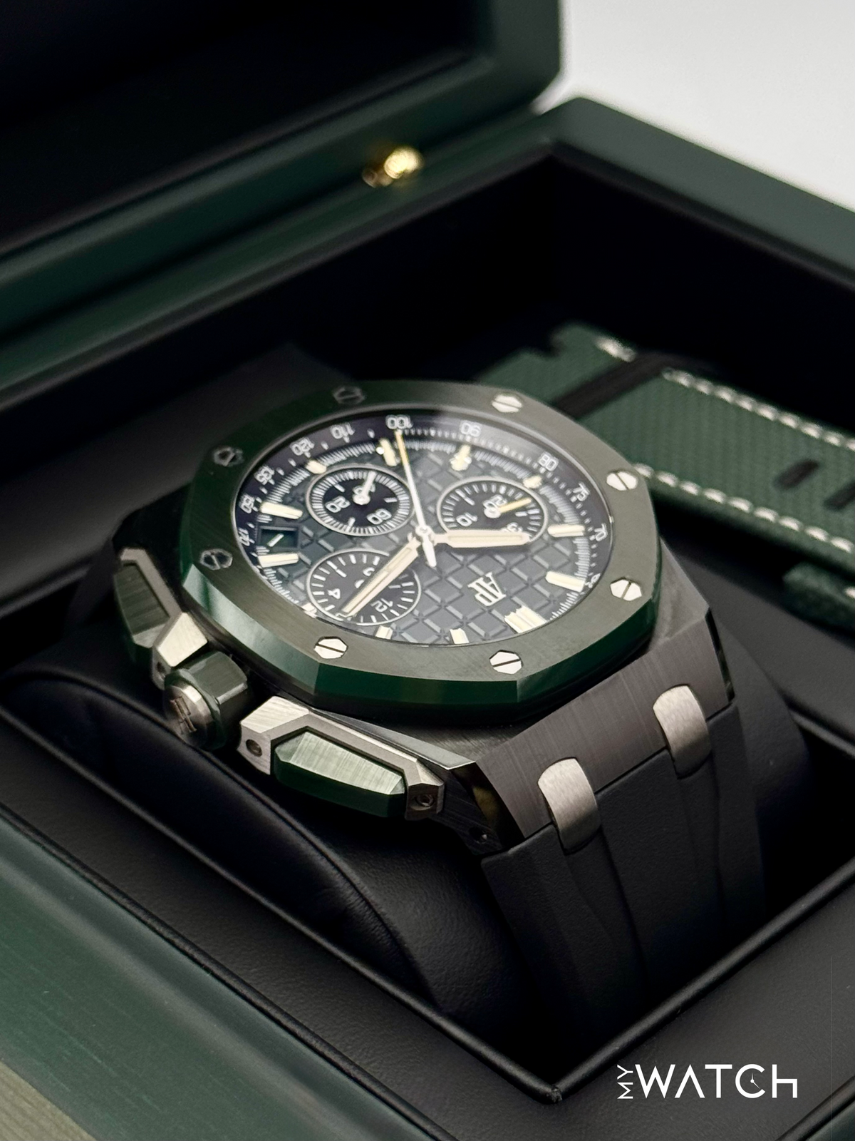 Audemars Piguet Royal Oak Chronograph 43mm 26420CE Ceramic Green Dial – on the wrist