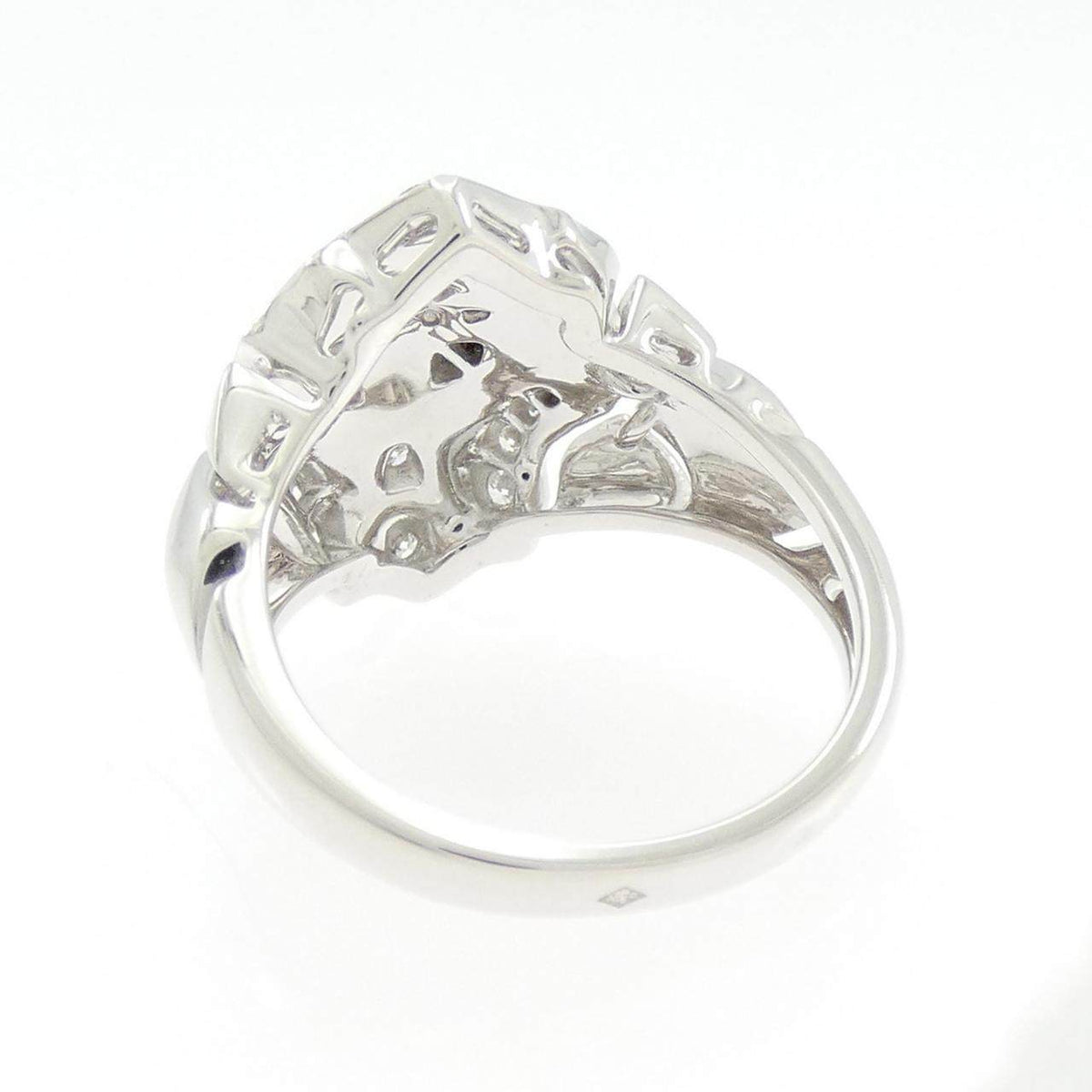 Chanel Sous Le Lion 18K White Gold Diamond Ring – top view