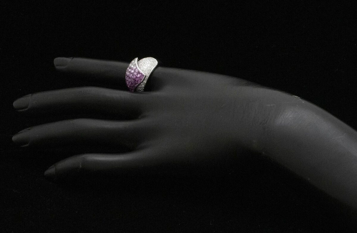 18K White Gold Diamond Sapphire Ring – close-up