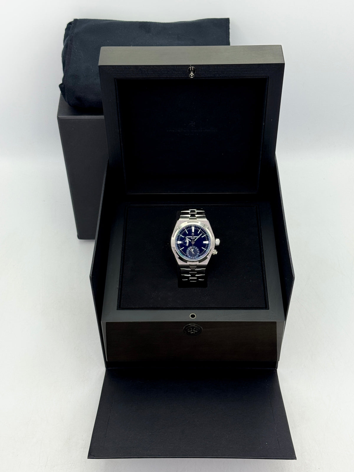 Vacheron Constantin Overseas Dual Time 41mm 7920V Blue Dial – image 10
