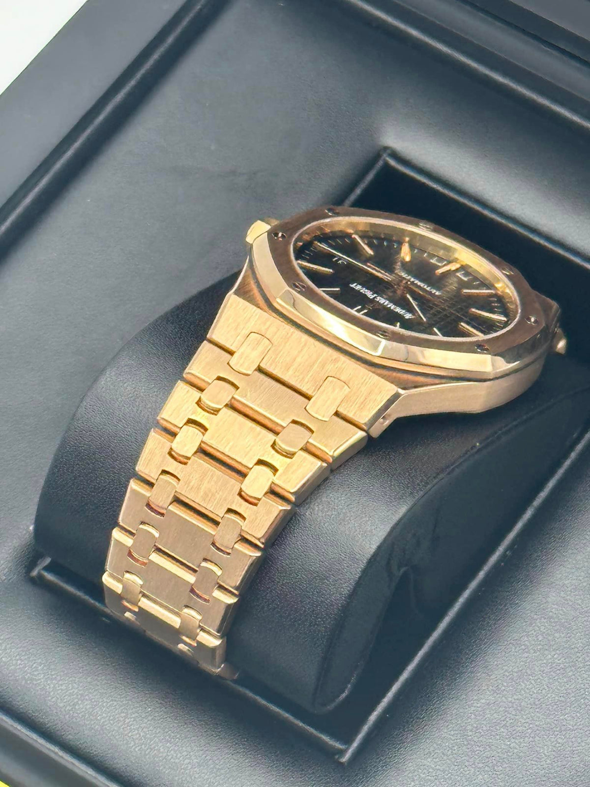 Audemars Piguet Royal Oak 41mm 15400OR Rose Gold Black Dial – case back