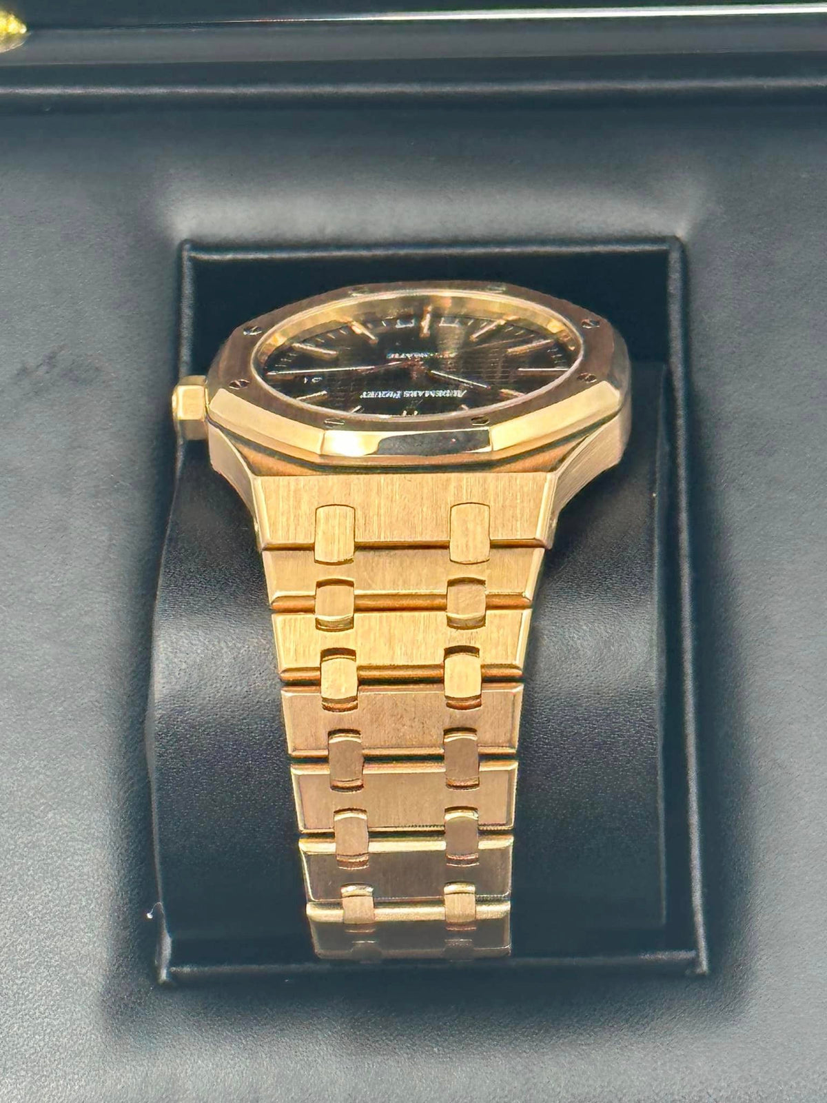 Audemars Piguet Royal Oak 41mm 15400OR Rose Gold Black Dial – bracelet and clasp
