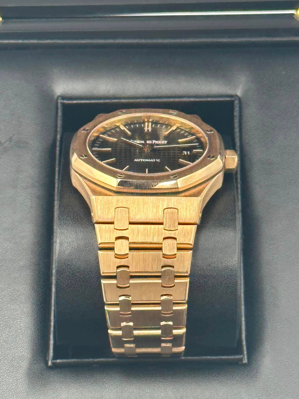 Audemars Piguet Royal Oak 41mm 15400OR Rose Gold Black Dial – side view