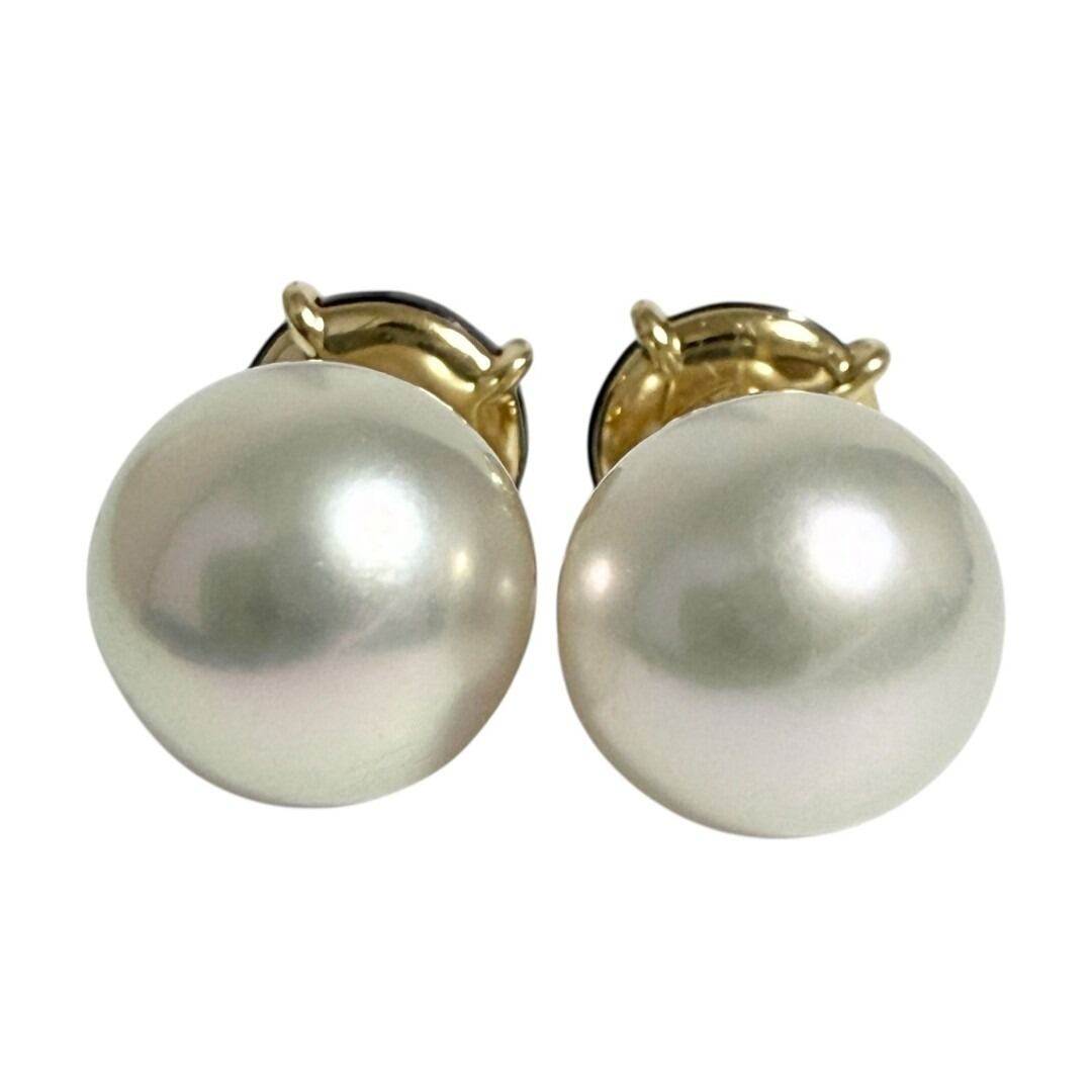 Tasaki Refined Rebellion 18K Yellow Gold Pearl Earrings – detail view