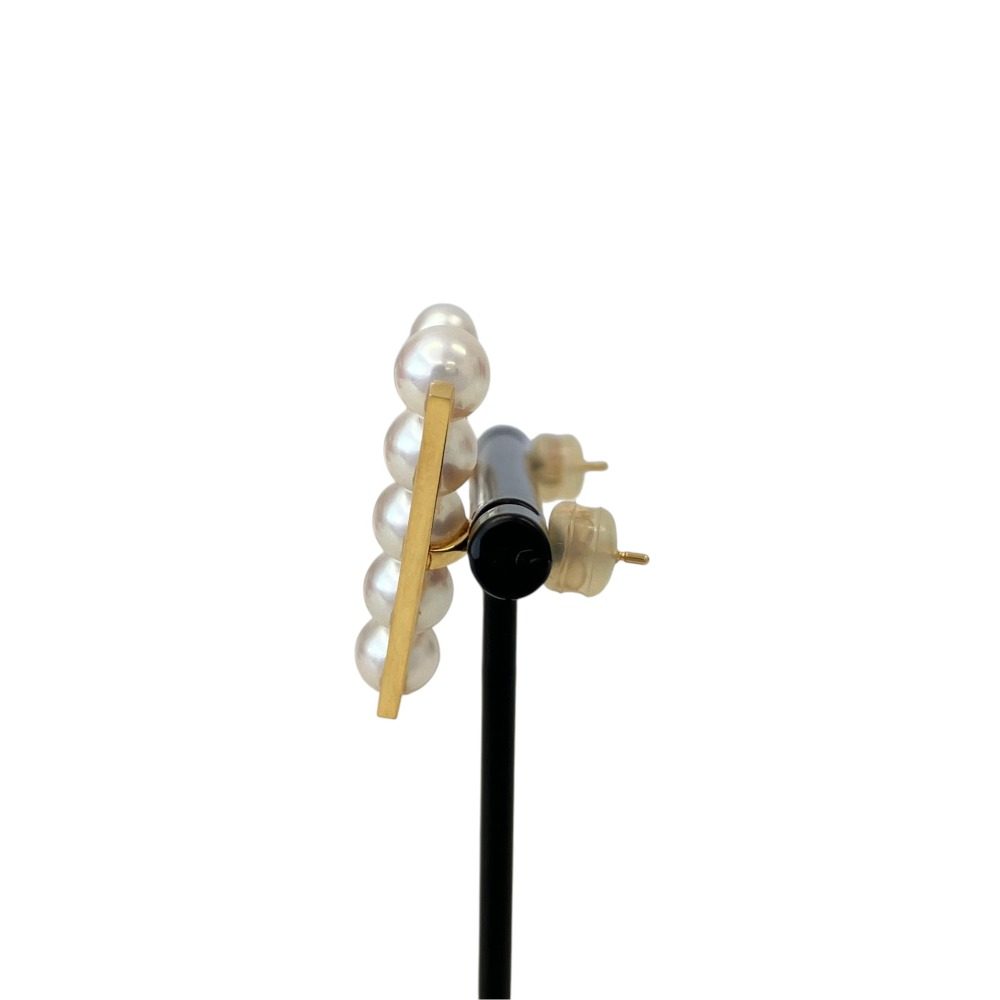Tasaki Balance Plus 18K Yellow Gold Akoya Pearl Earrings – detail view