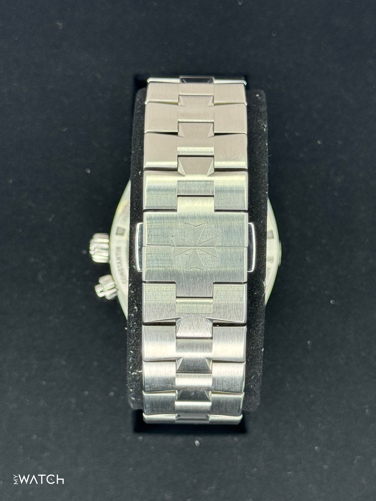 Vacheron Constantin Overseas Dual Time 41mm 7900V Blue Dial – dial close-up