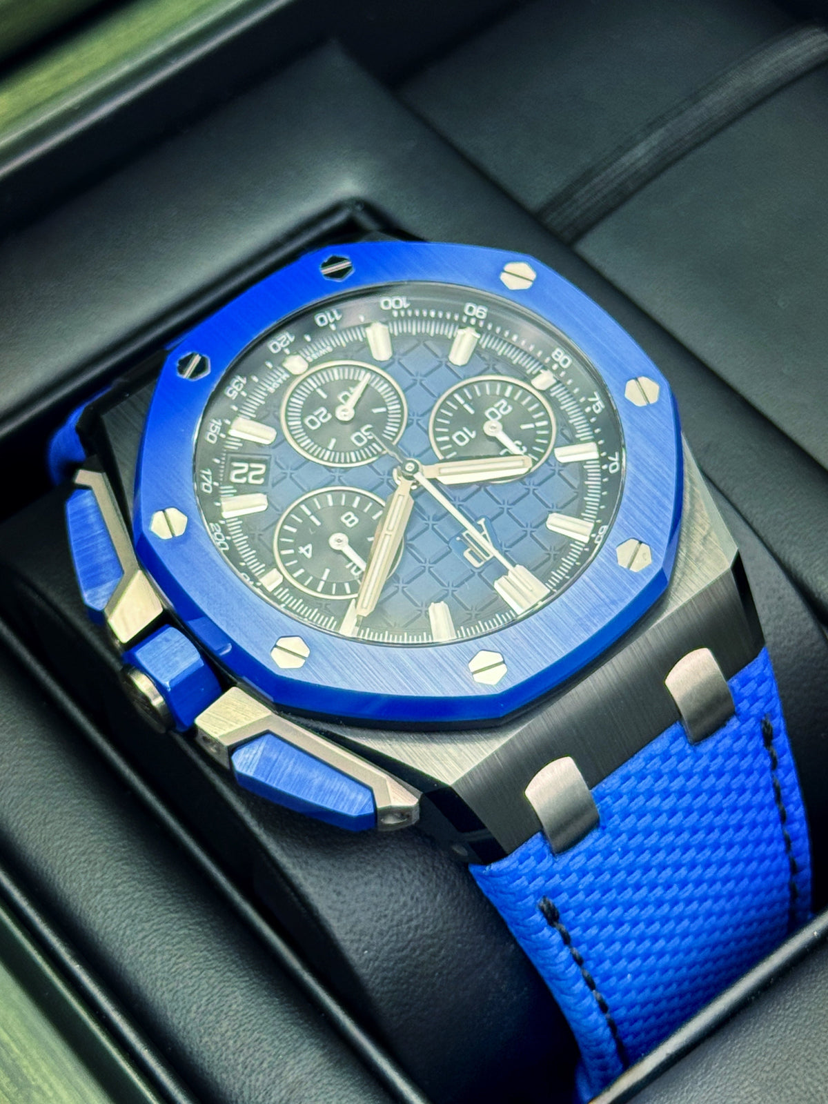 Audemars Piguet Royal Oak Offshore Chrono 43mm 26420CE Ceramic Blue Dial – image 8