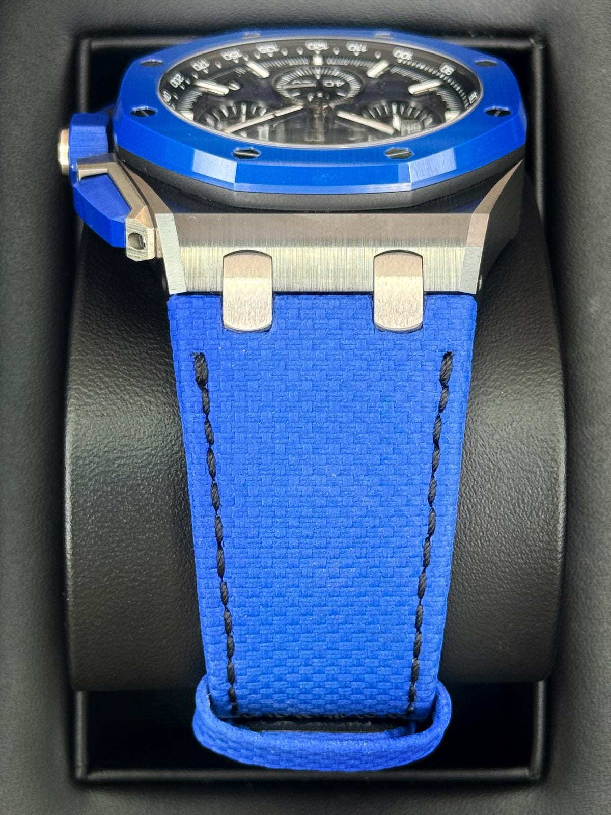 Audemars Piguet Royal Oak Offshore Chrono 43mm 26420CE Ceramic Blue Dial – bracelet and clasp