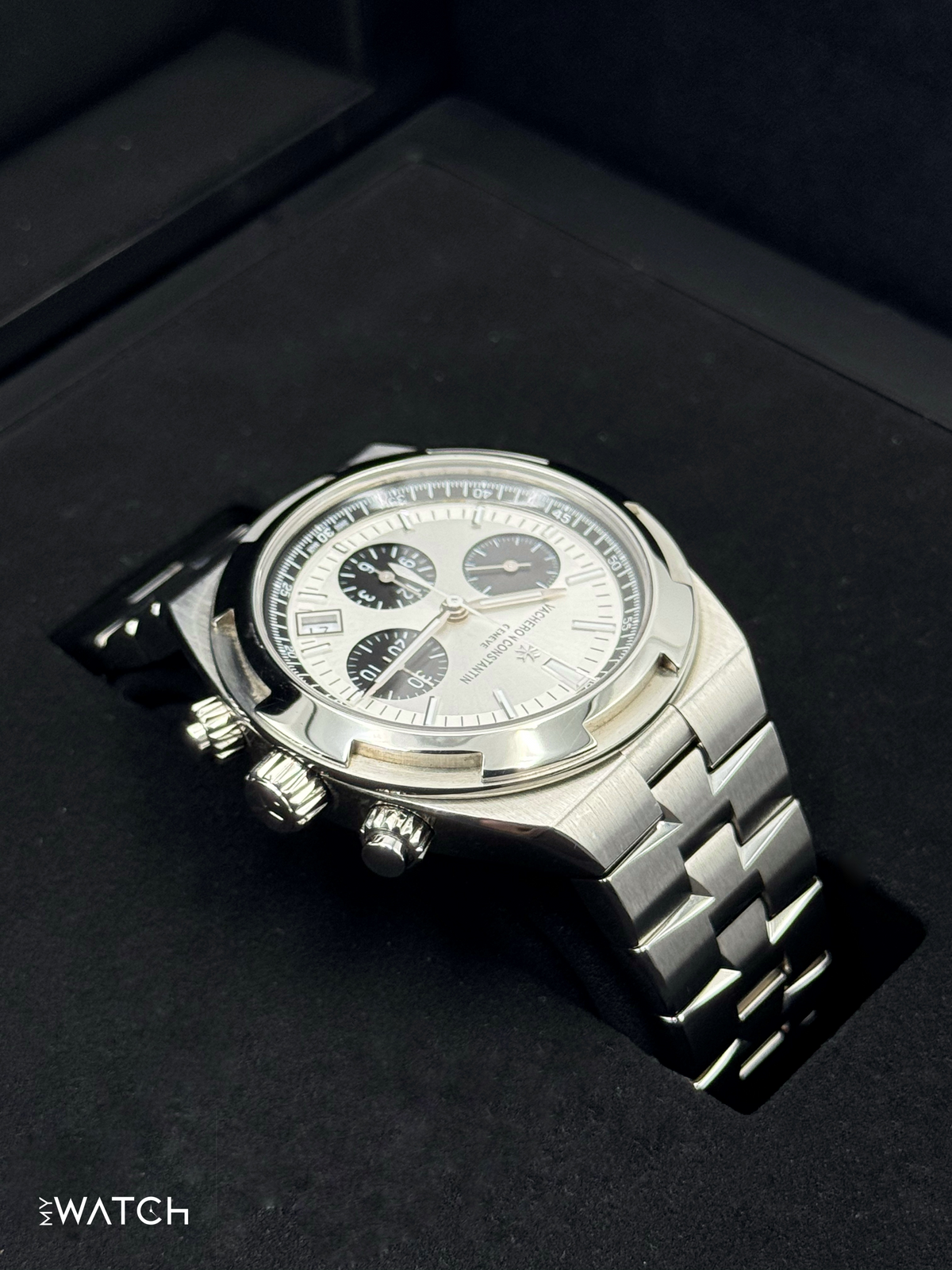 Vacheron Constantin Overseas 42.5mm 5500V Stainless Steel Panda Dial – on the wrist