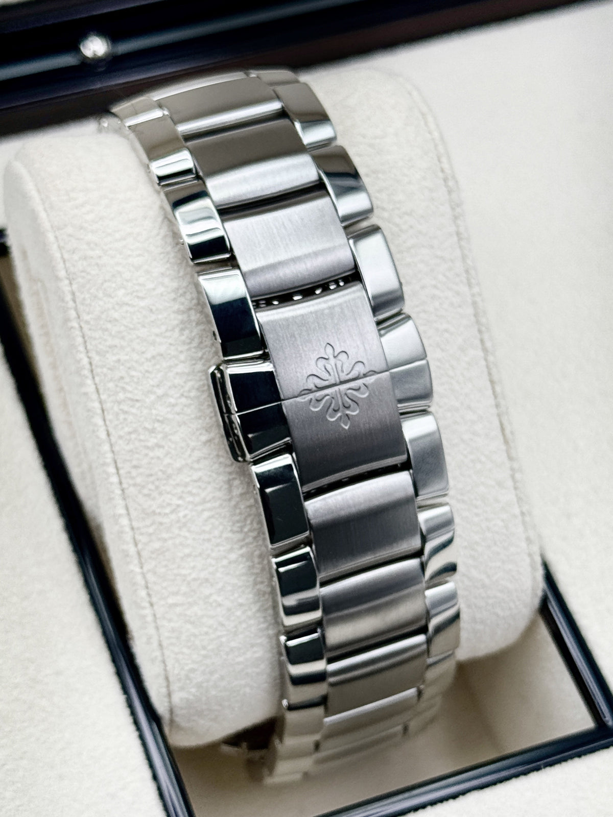 Patek Philippe Flyback Chronograph Annual Calendar 5905/1A Olive Green Dial – dial close-up
