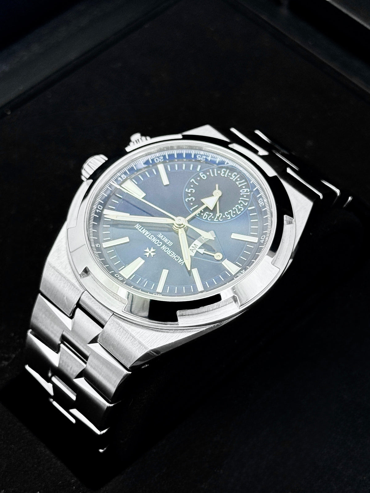 Vacheron Constantin Overseas Dual Time 41mm 7920V Blue Dial – box and papers