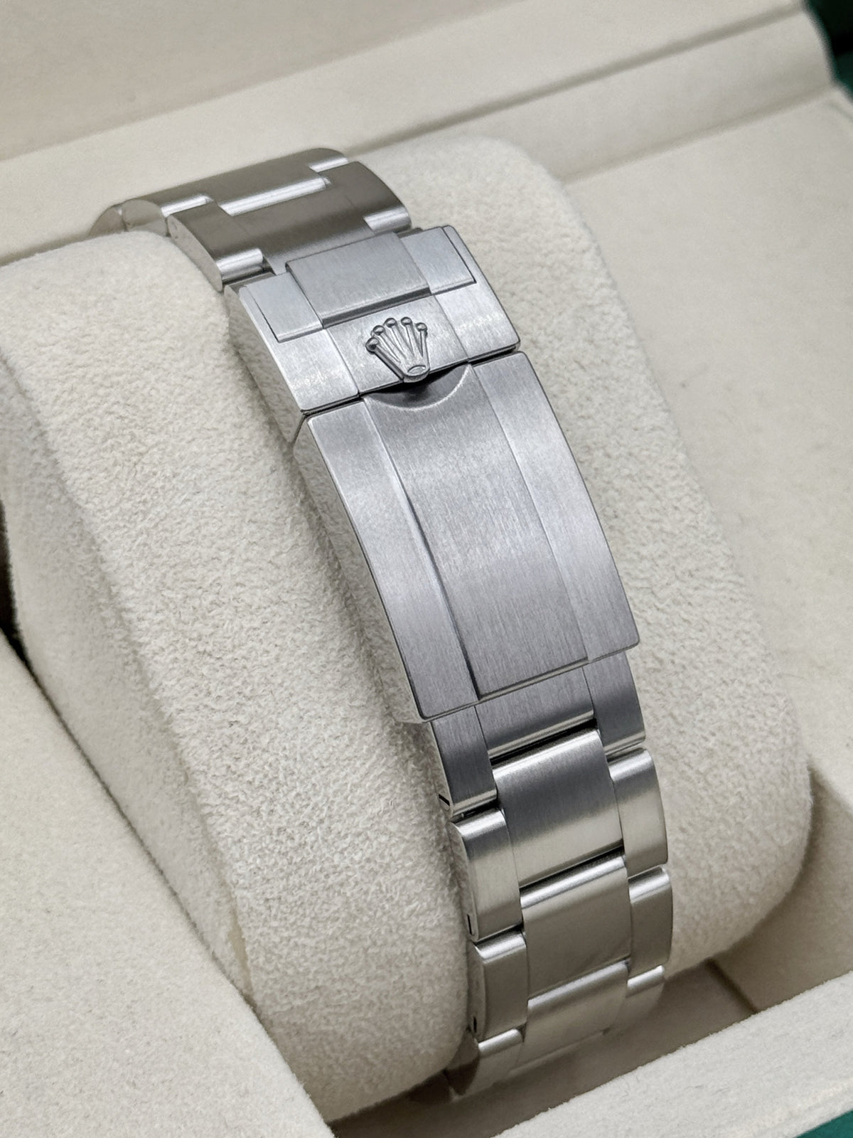 Rolex Air-King 40mm 126900 Stainless Steel Black Dial – dial close-up