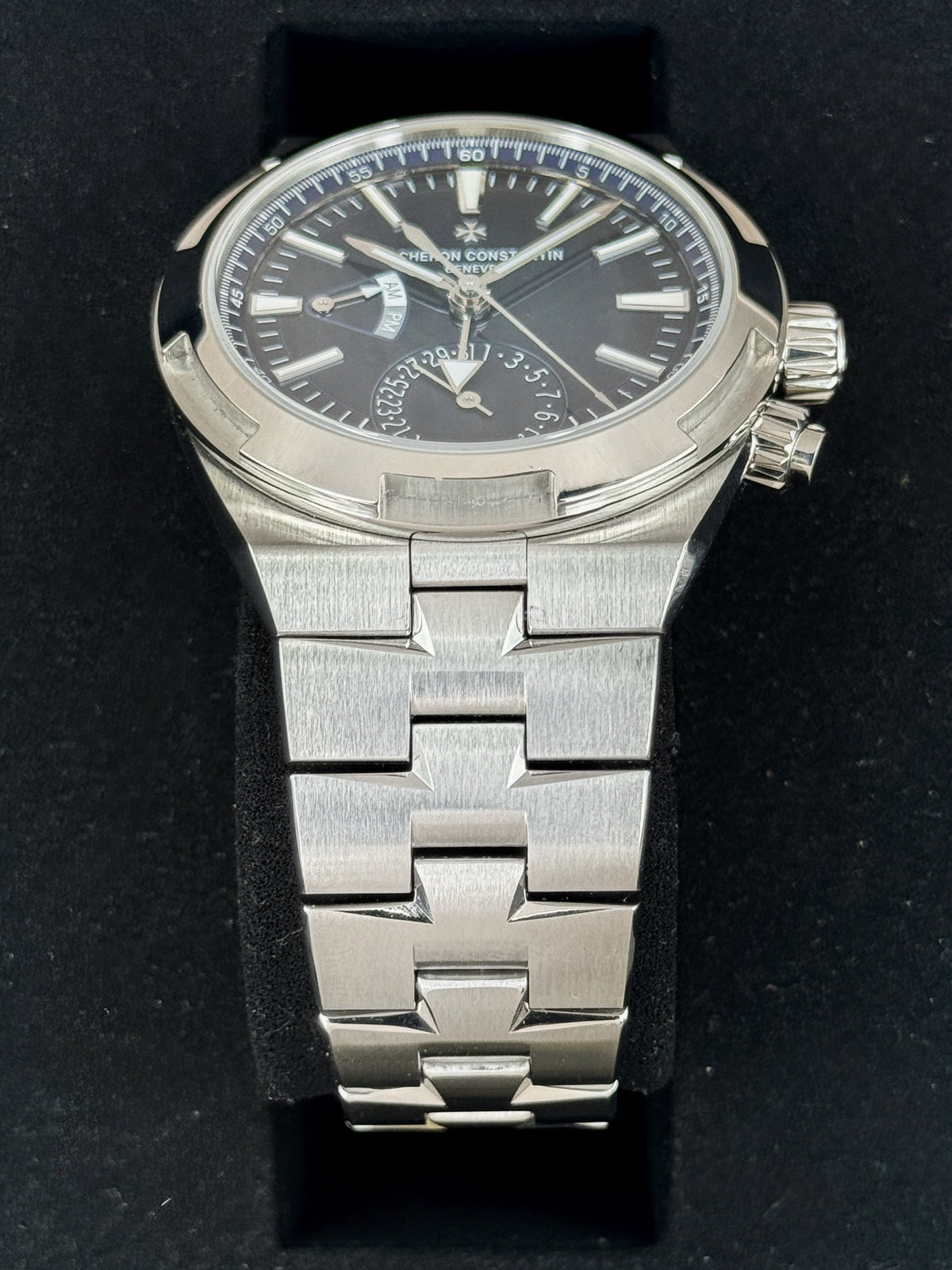 Vacheron Constantin Overseas Dual Time 41mm 7920V Blue Dial – side view