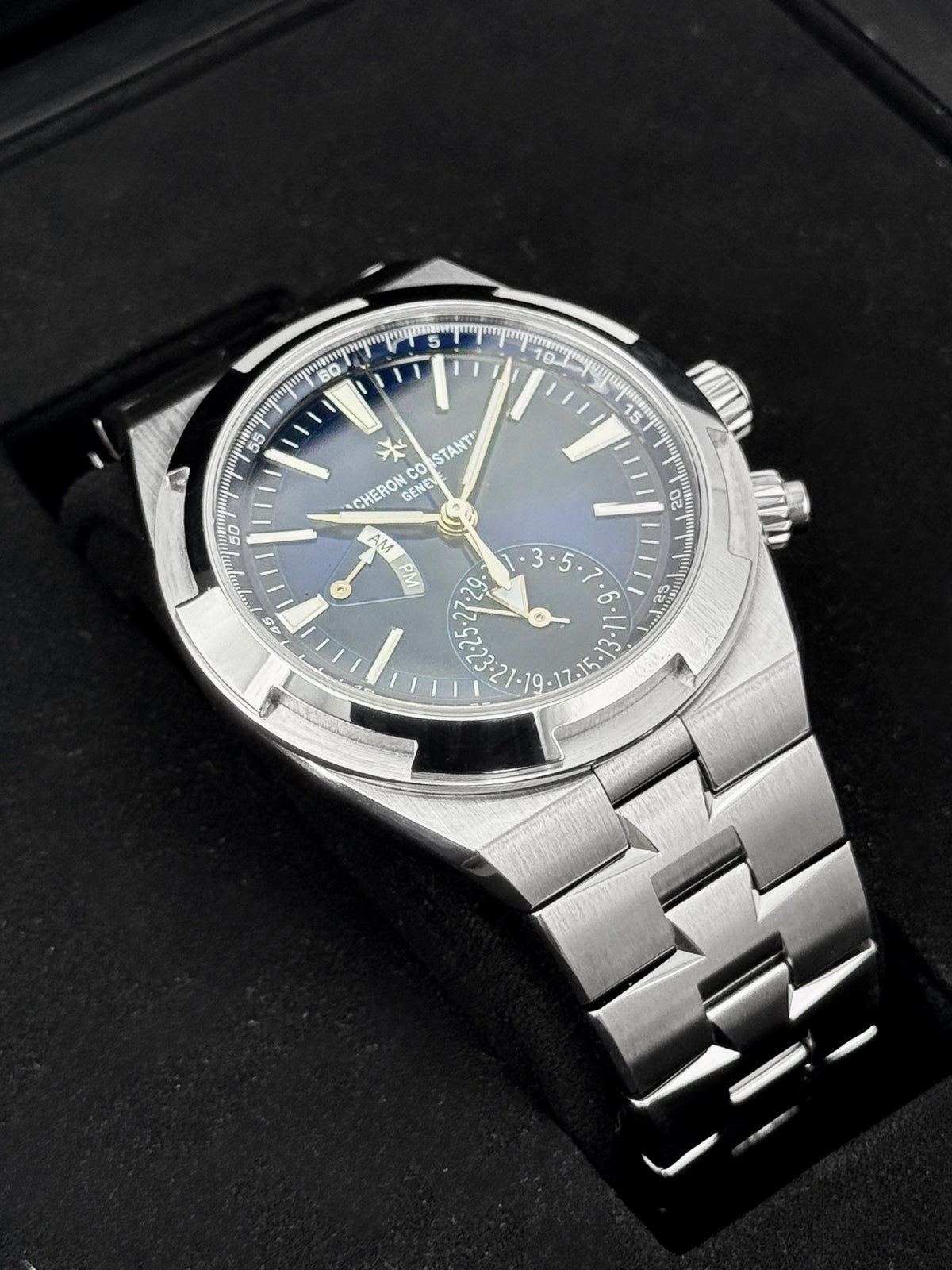 Vacheron Constantin Overseas Dual Time 41mm 7920V Blue Dial – on the wrist