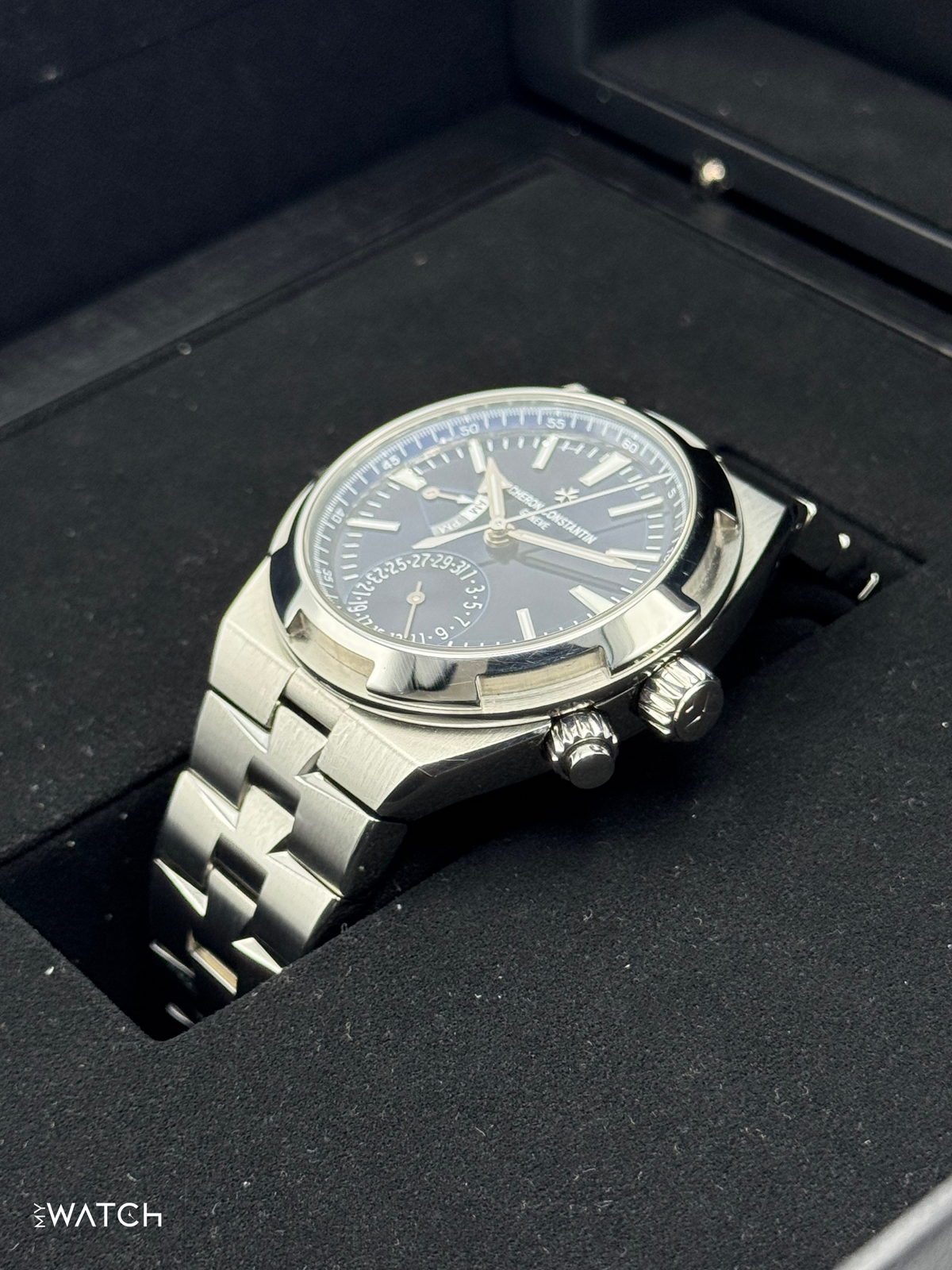 Vacheron Constantin Overseas Dual Time 41mm 7900V Blue Dial – case back