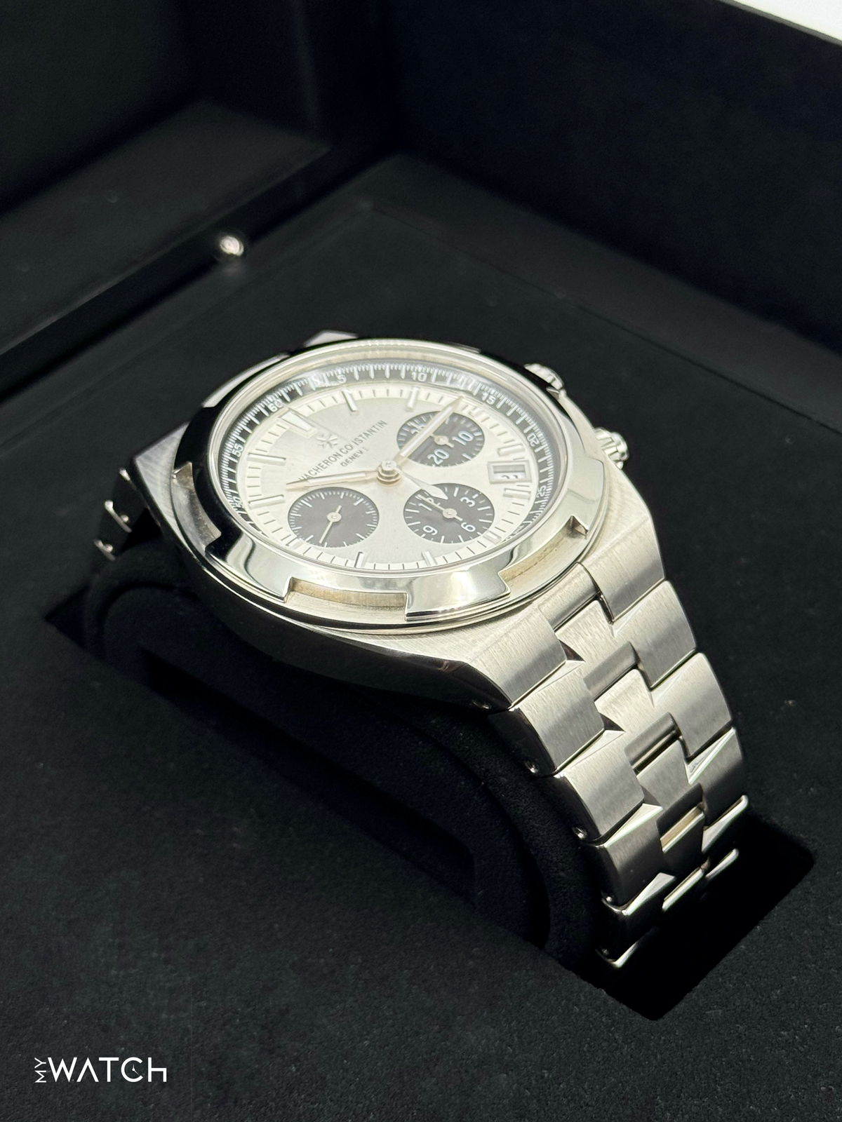Vacheron Constantin Overseas 42.5mm 5500V Stainless Steel Panda Dial – image 8