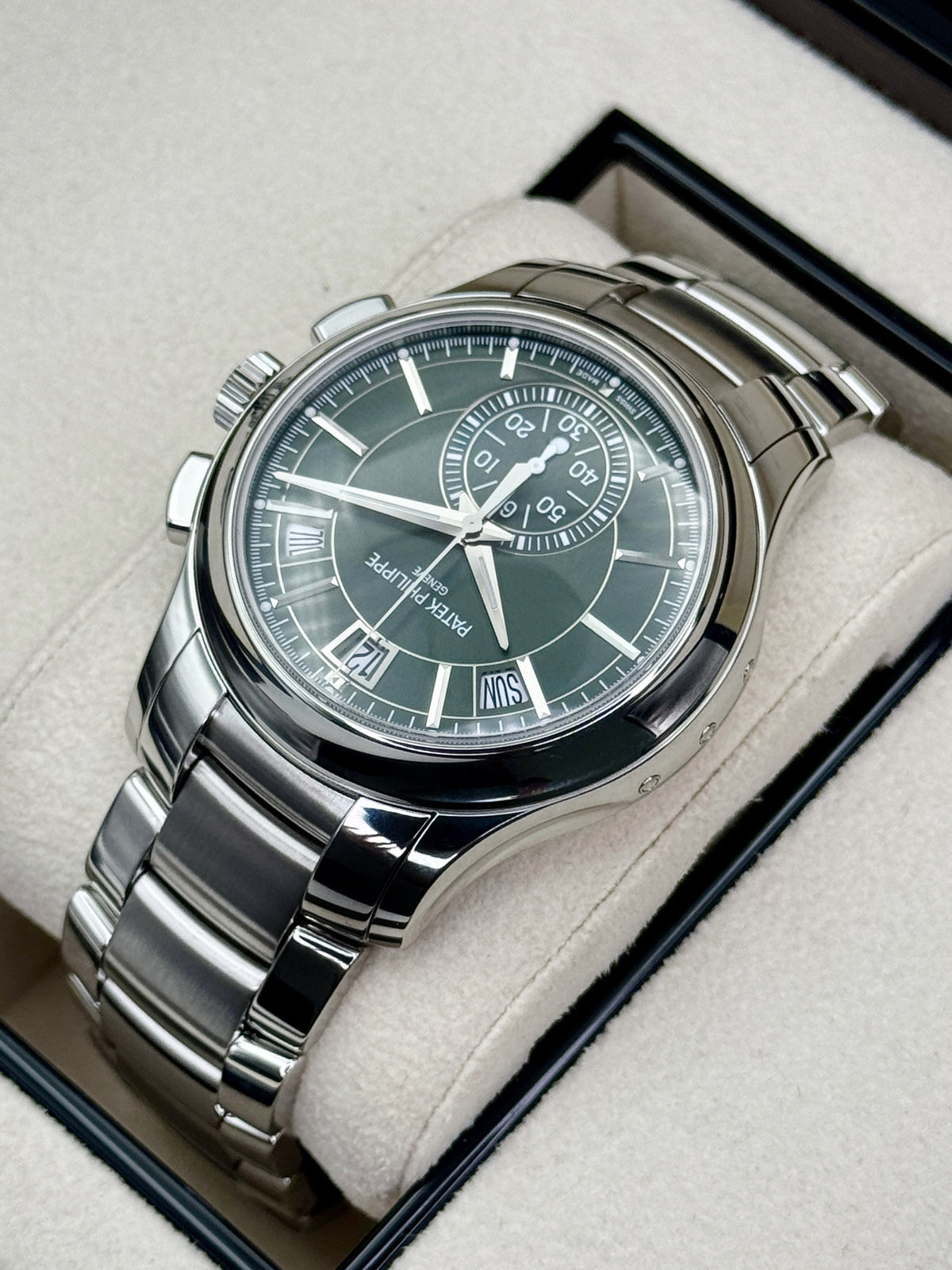 Patek Philippe Flyback Chronograph Annual Calendar 5905/1A Olive Green Dial – box and papers