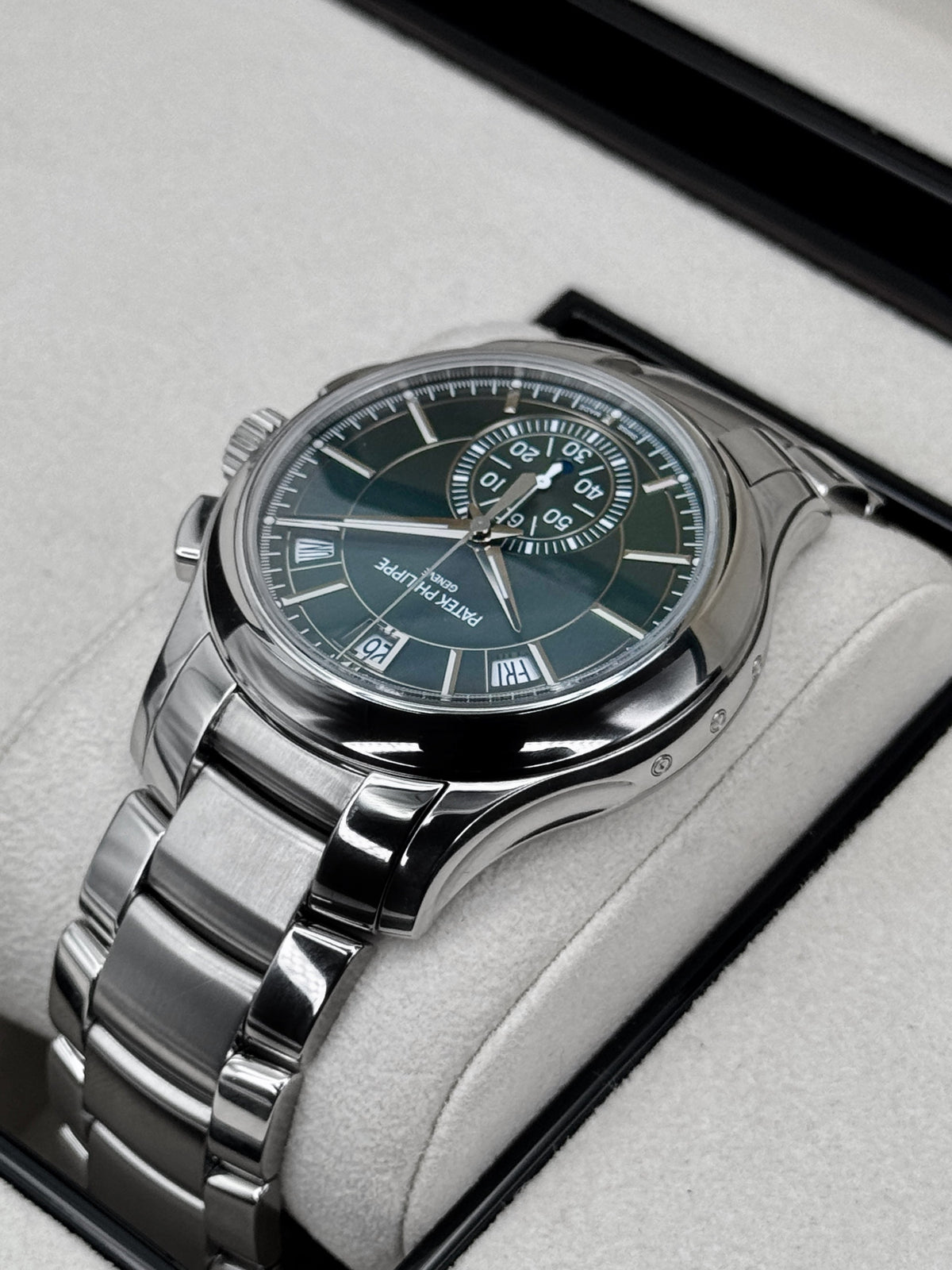 Patek Philippe Flyback Chronograph Annual Calendar 5905/1A Olive Green Dial – box and papers