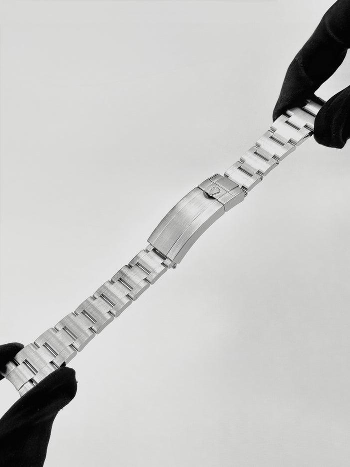 Rolex Submariner Oyster Bracelet 97200 Stainless Steel – front view