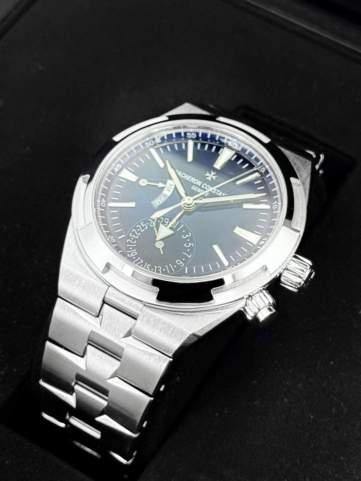 Vacheron Constantin Overseas Dual Time 41mm 7920V Blue Dial – case back