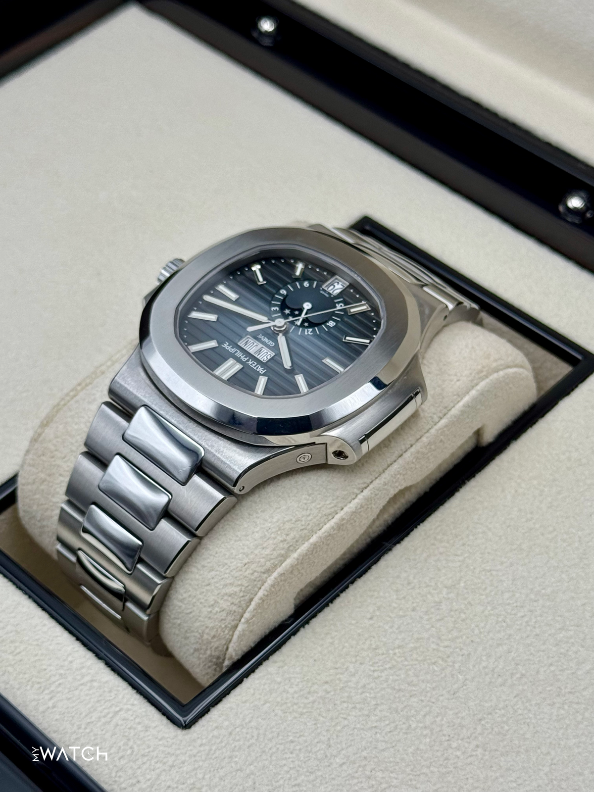 Patek Philippe Nautilus Moonphase 40.5mm 5726/1A-014 Blue Dial – box and papers