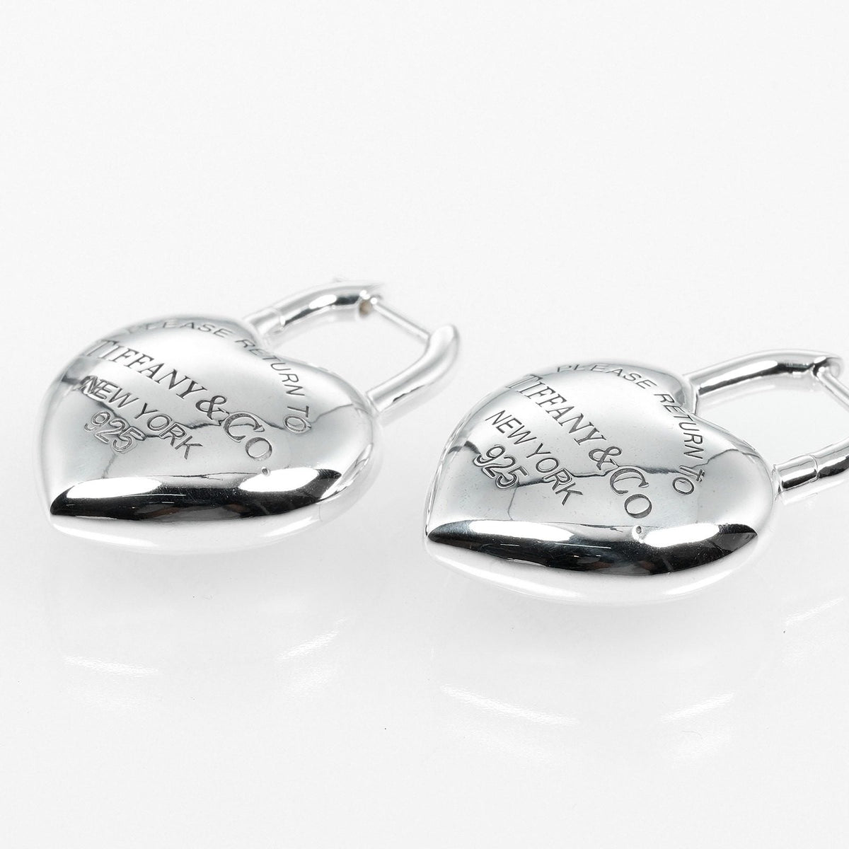 Tiffany & Co. Return to Tiffany Full Heart Sterling Silver Earrings – packaging