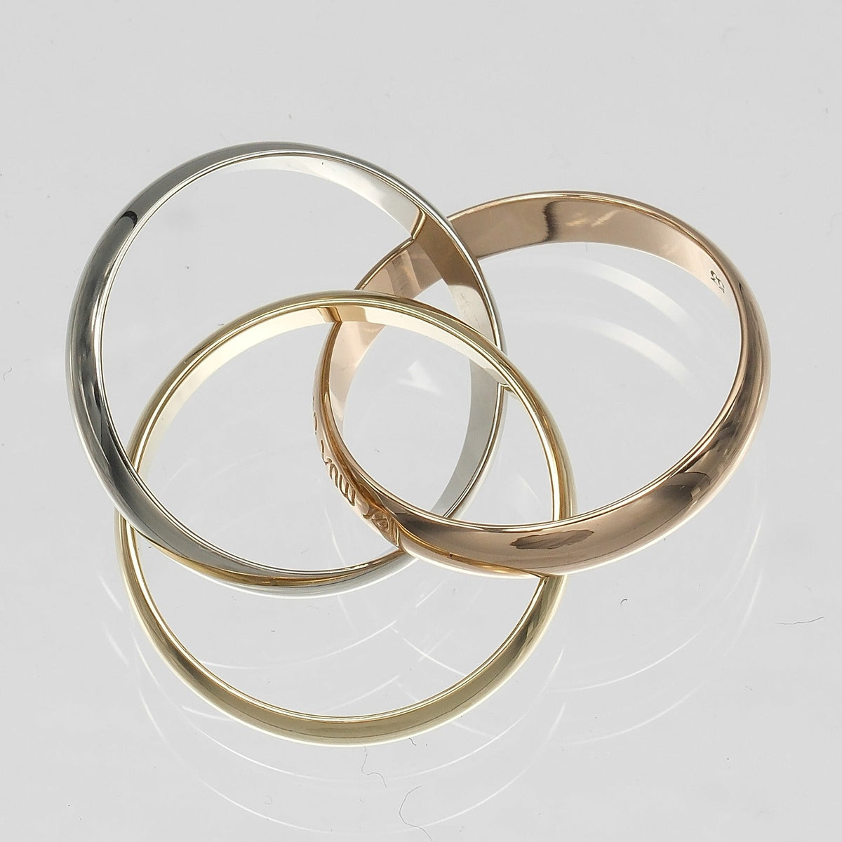 Cartier Trinity 18K Yellow Gold Ring – close-up