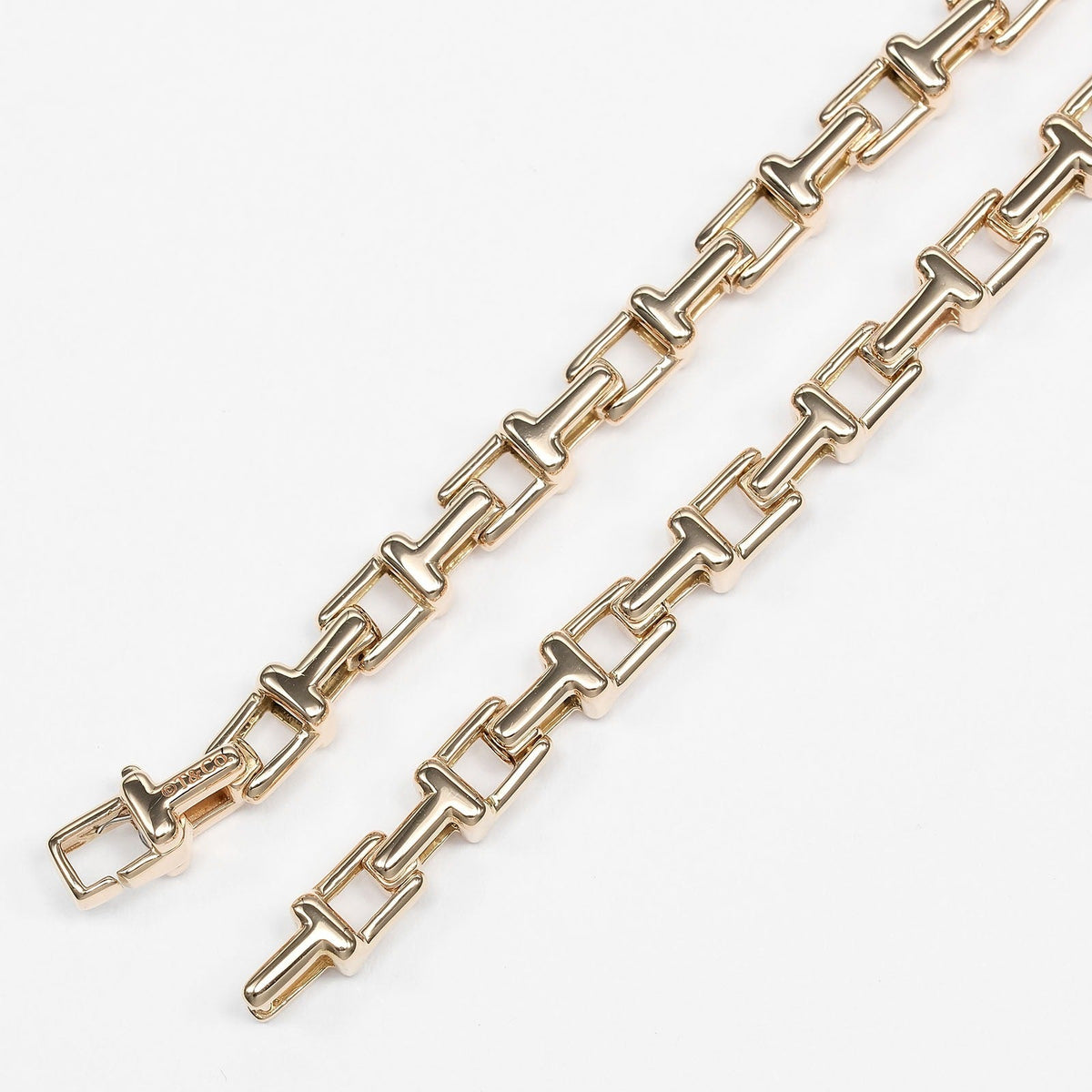 Tiffany & Co. T Narrow 18K Rose Gold Bracelet – packaging