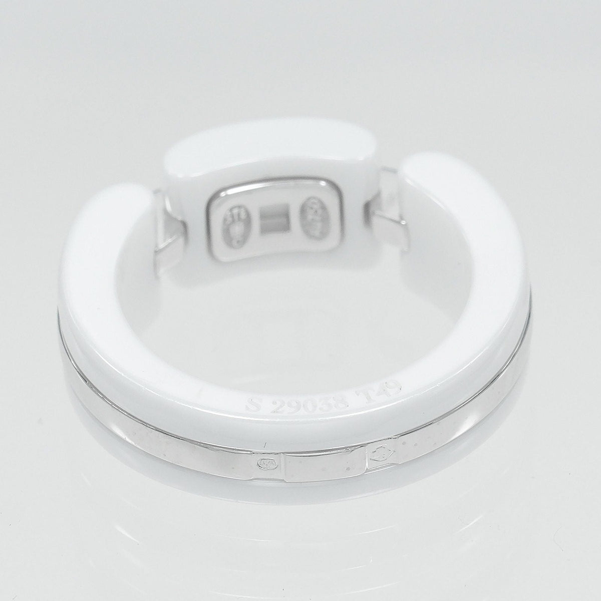 Chanel Ultra Ceramic 18K White Gold Ring – close-up