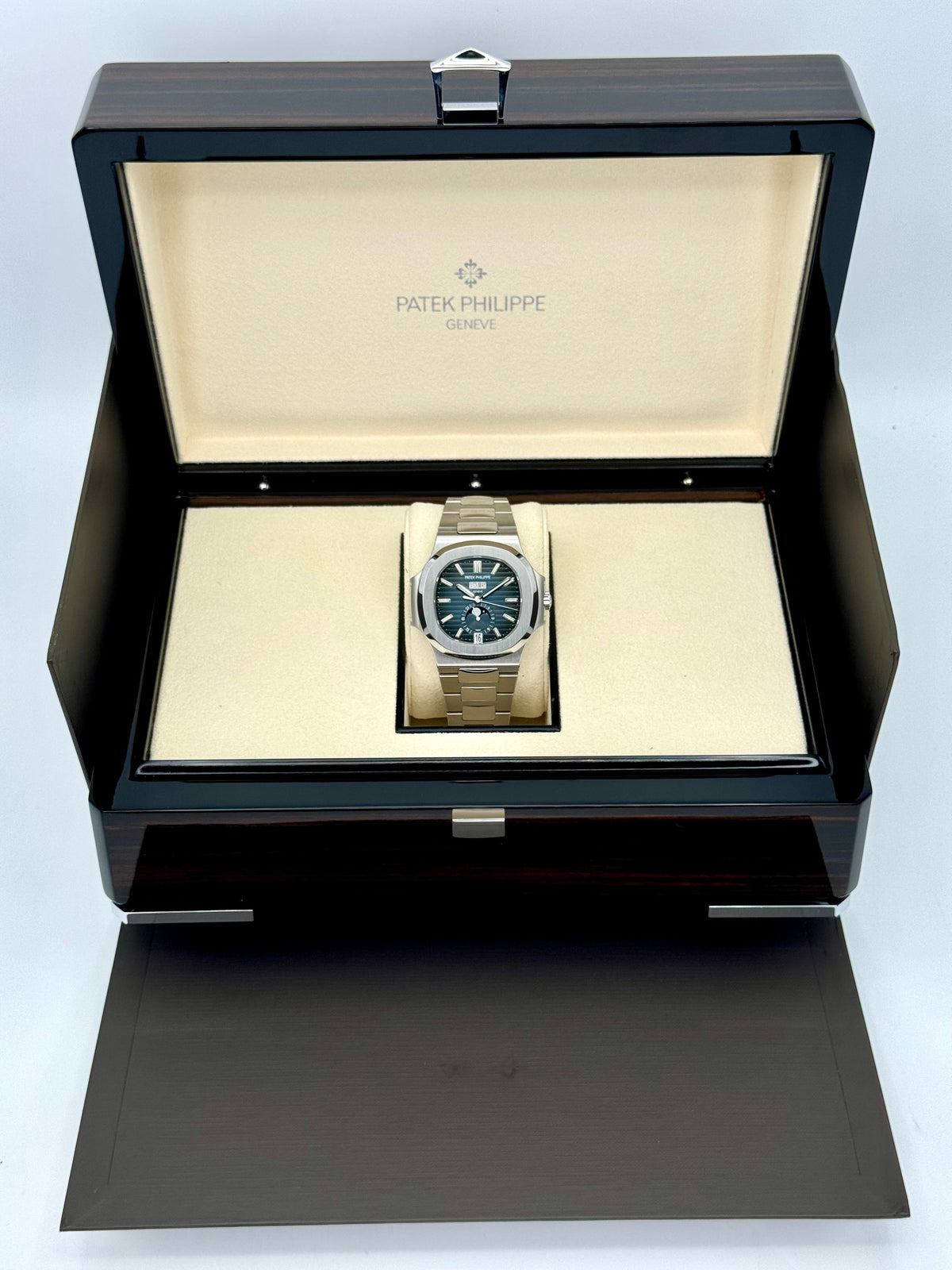 Patek Philippe 40.5mm 5726/1A-014 Nautilus Moonphase Blue Dial – image 11