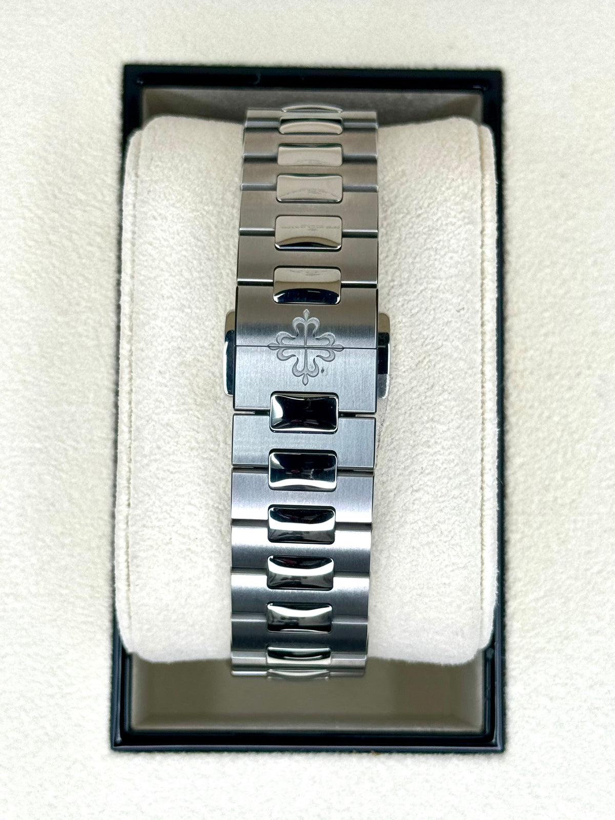 Patek Philippe 40.5mm 5726/1A-014 Nautilus Moonphase Blue Dial – dial close-up