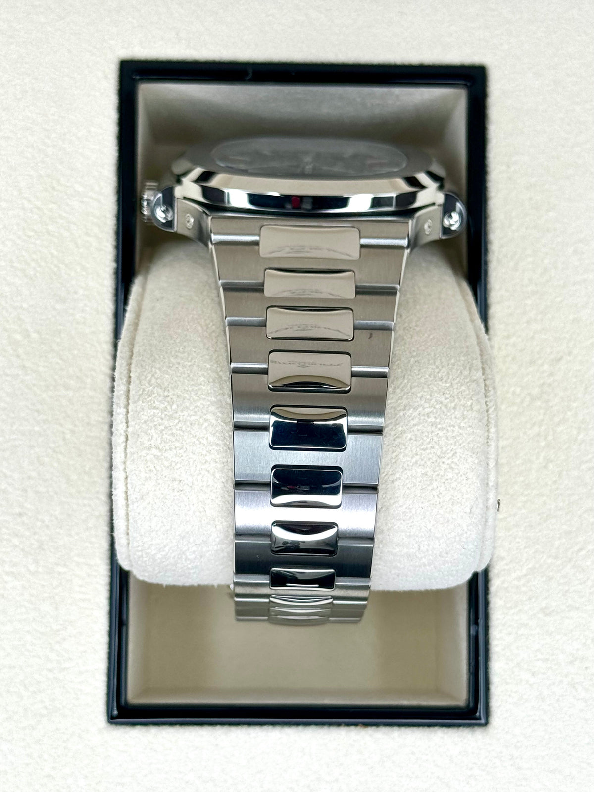Patek Philippe 40.5mm 5726/1A-014 Nautilus Moonphase Blue Dial – bracelet and clasp