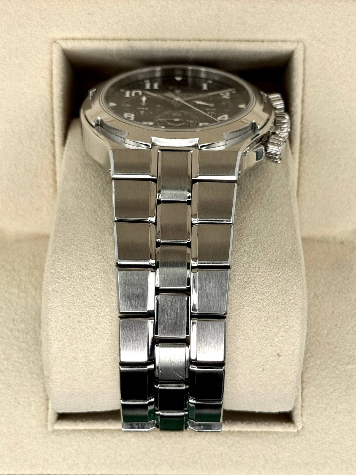 Vacheron Constantin Overseas Chrono 40mm 49140/423A-8886 Black Dial – side view