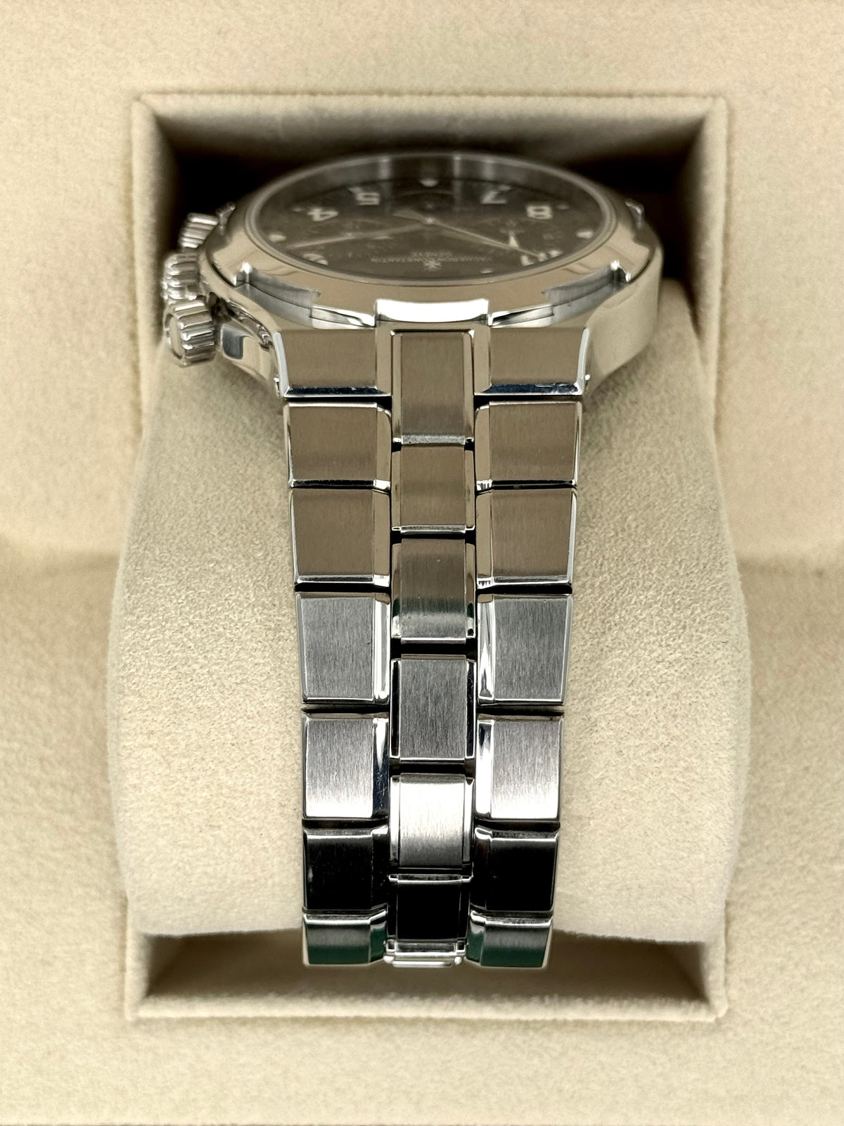 Vacheron Constantin Overseas Chrono 40mm 49140/423A-8886 Black Dial – bracelet and clasp