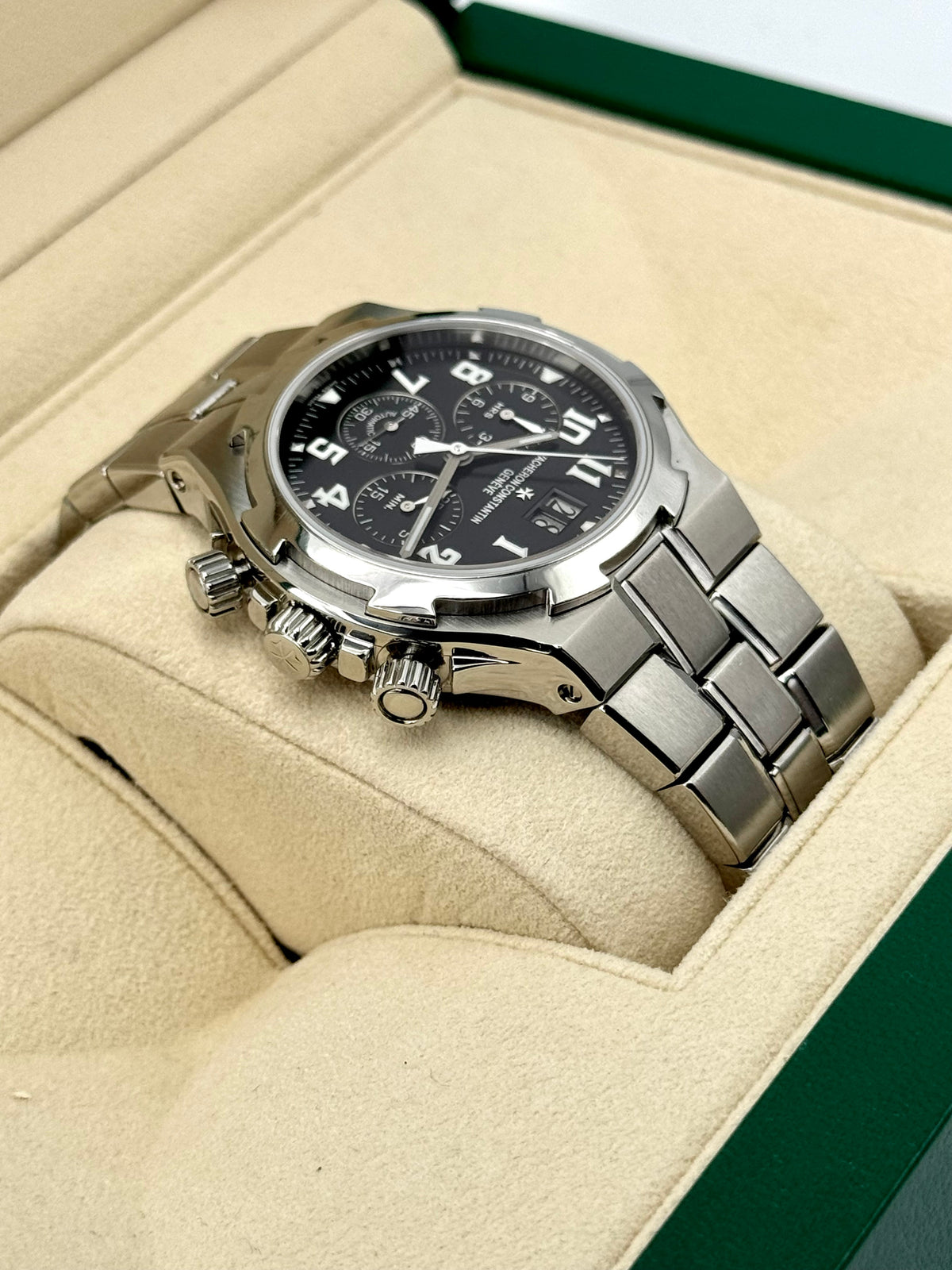 Vacheron Constantin Overseas Chrono 40mm 49140/423A-8886 Black Dial – image 8
