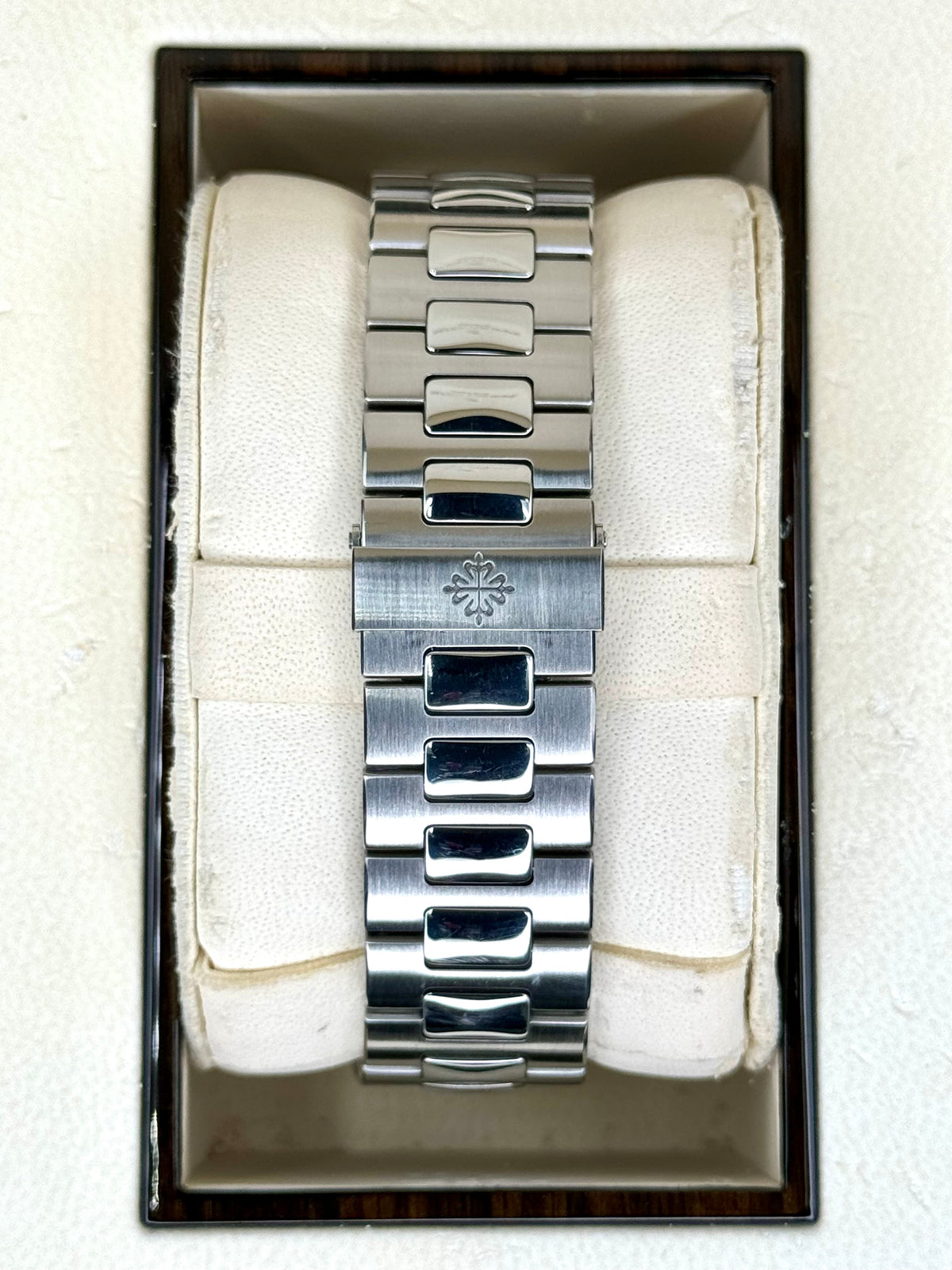 Patek Philippe Nautilus 40mm 5711/1A Stainless Steel White Dial – dial close-up