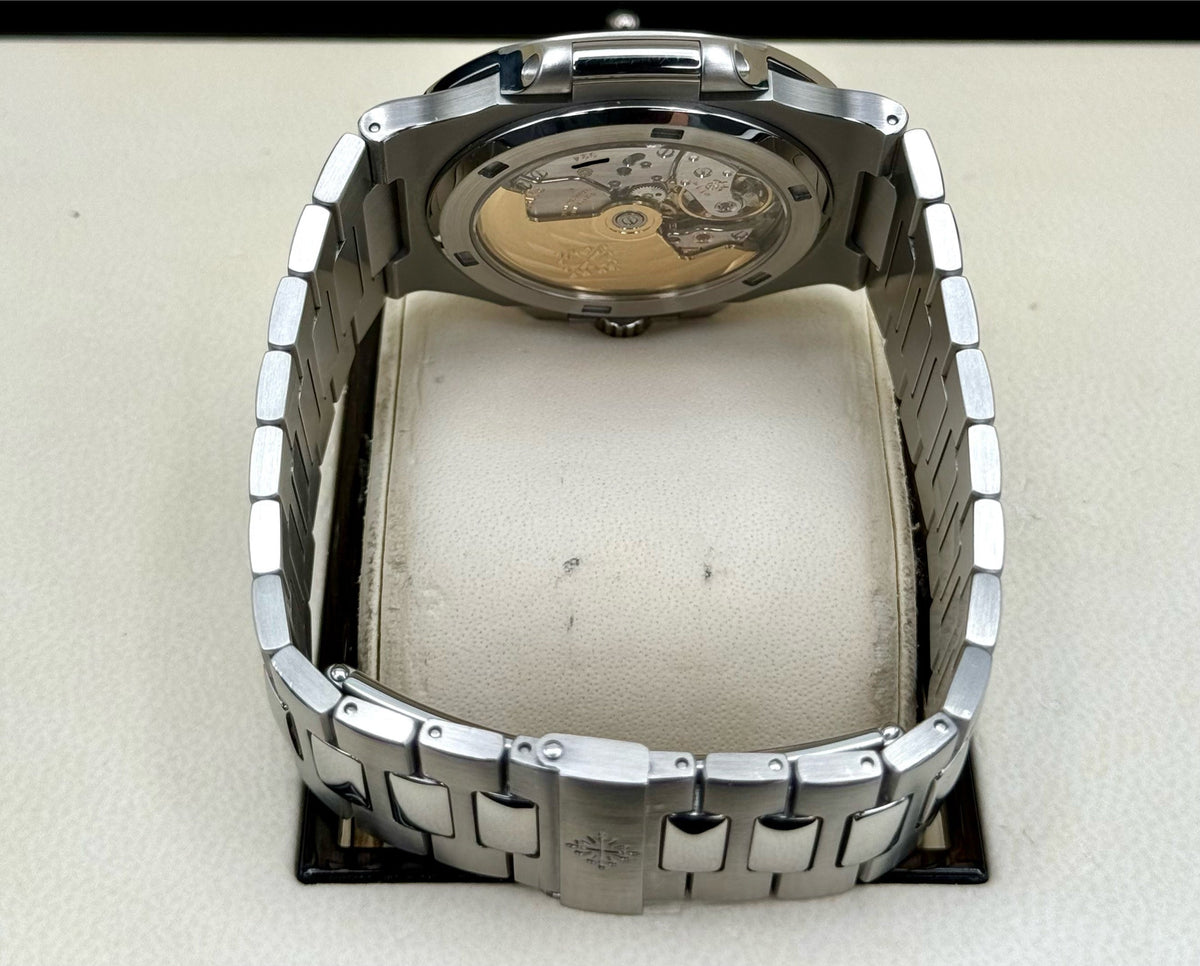 Patek Philippe Nautilus 40mm 5711/1A Stainless Steel White Dial – image 10