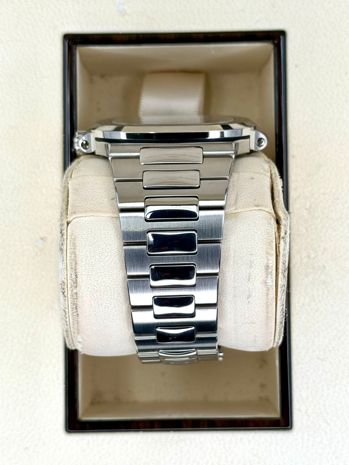 Patek Philippe Nautilus 40mm 5711/1A Stainless Steel White Dial – bracelet and clasp