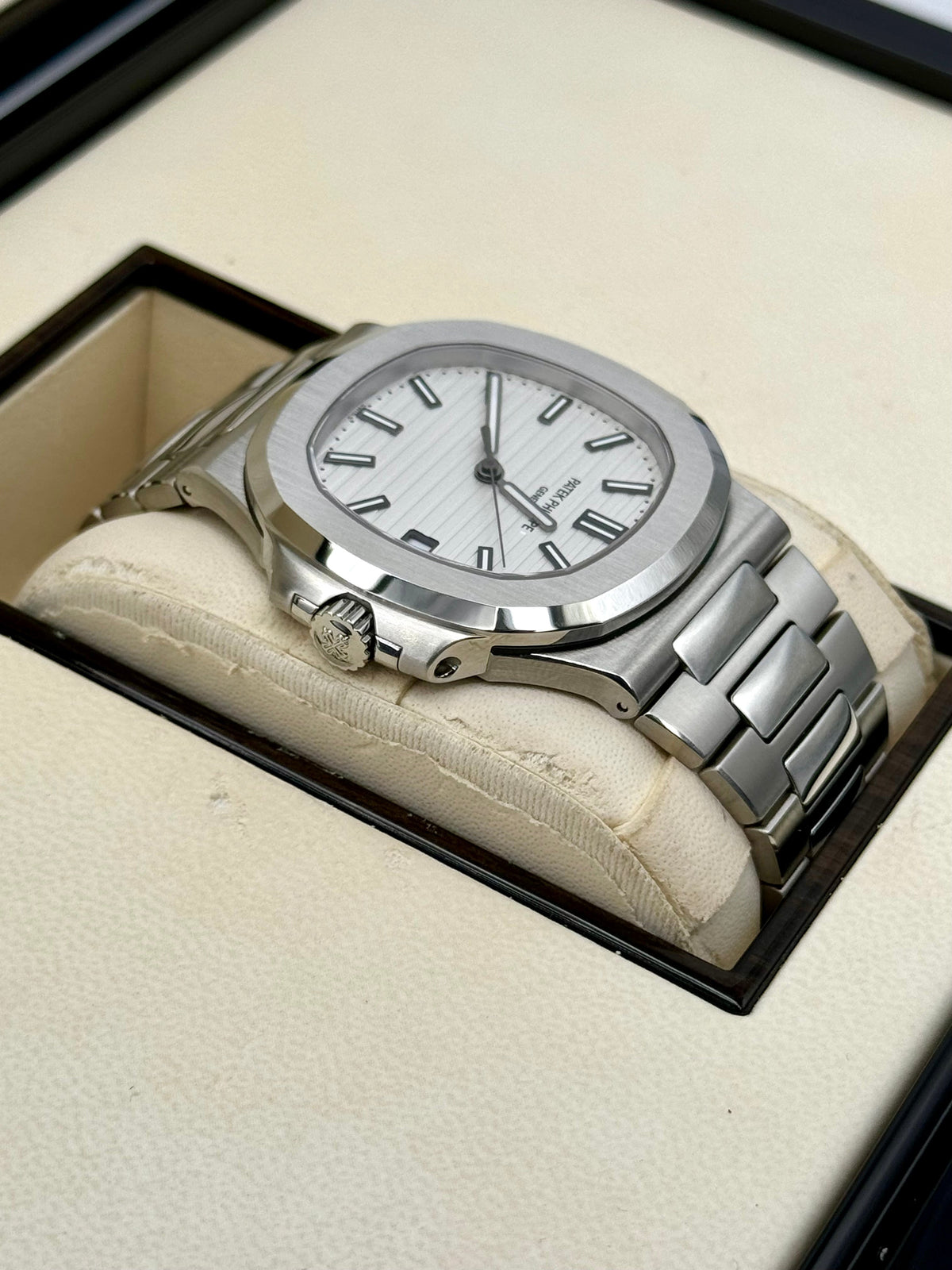Patek Philippe Nautilus 40mm 5711/1A Stainless Steel White Dial – image 8