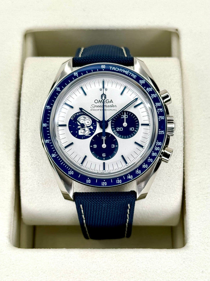 Omega Speedmaster Silver Snoopy Award 310.32.42.50.02.001 – front view