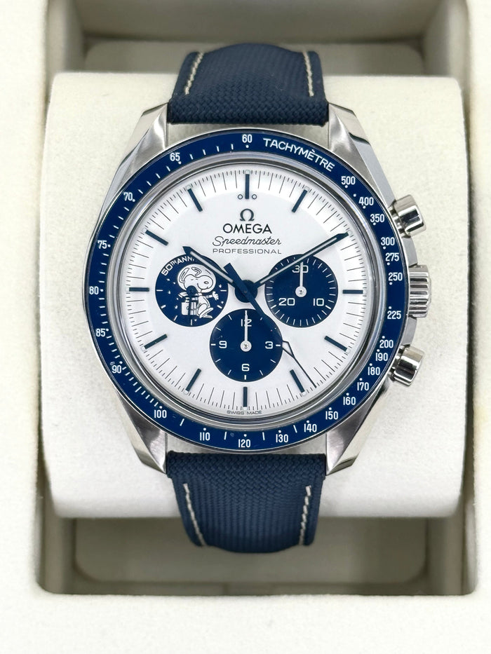 Omega Speedmaster Silver Snoopy Award 310.32.42.50.02.001 – front view