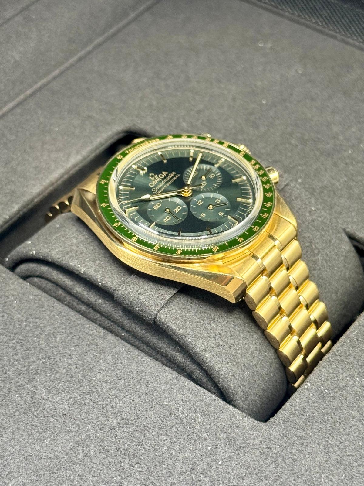 Omega Speedmaster Moonwatch Pro 42mm 310.60.42.50.10.001 Green Dial – on the wrist