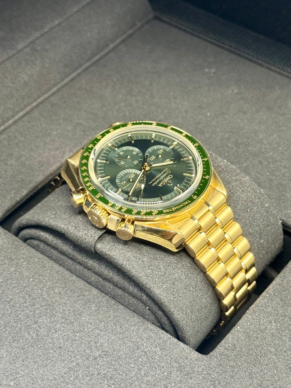 Omega Speedmaster Moonwatch Pro 42mm 310.60.42.50.10.001 Green Dial – image 8