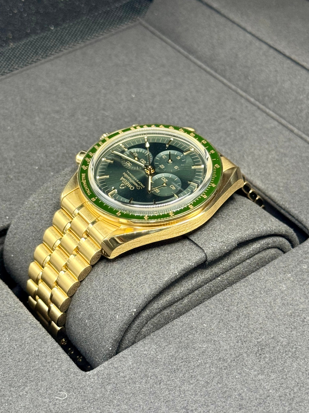 Omega Speedmaster Moonwatch Pro 42mm 310.60.42.50.10.001 Green Dial – box and papers