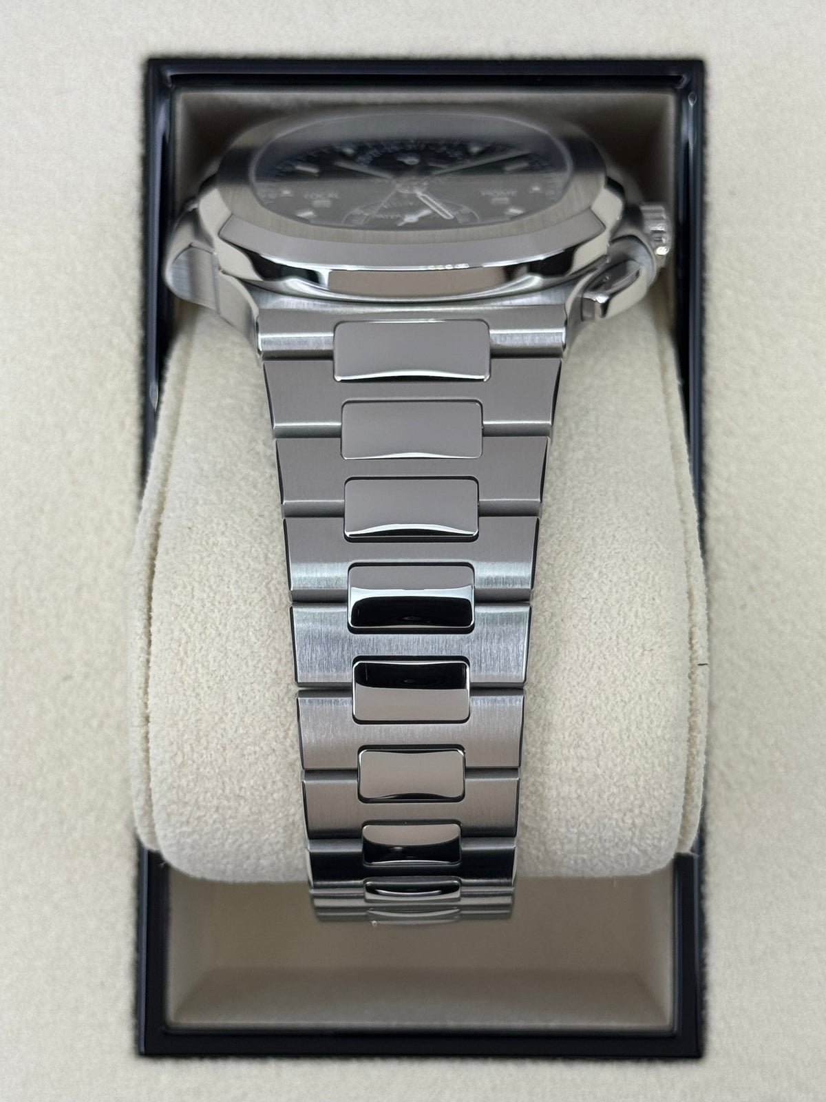 Patek Philippe Nautilus Travel Time Chronograph 40.5mm 5990/1A-011 Blue-Noir Dial – bracelet and clasp